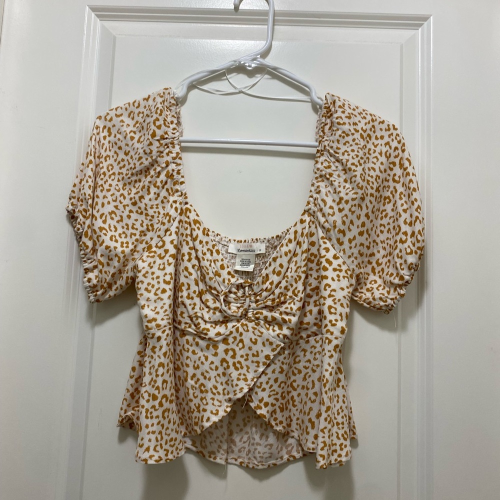 Urban Romantics Leopard crop top size S